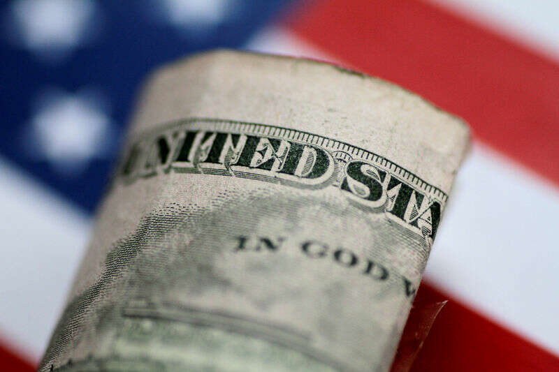 Dollar-Kanten niedriger; Bleibt in der Nähe von 16-Month High By Investing.com