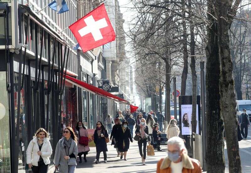 Swiss erwarten langsameres Wirtschaftswachstum, da Pandemie von Reuters zurückkehrt